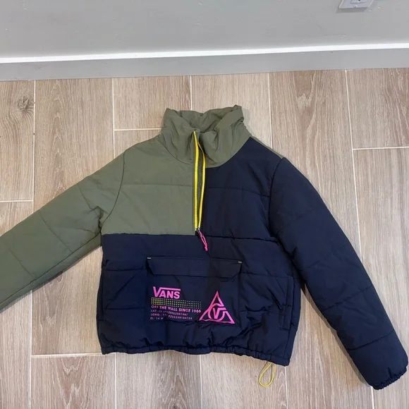 Vans women’s  Ski Snow Puffer Jacket with Pink Accents - Picture 2 of 5